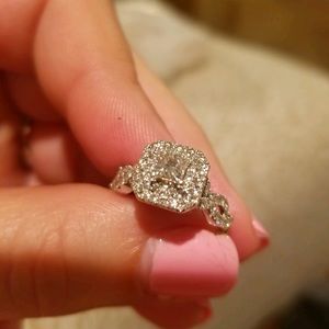 Engagement ring (Vera Wang) Love collection